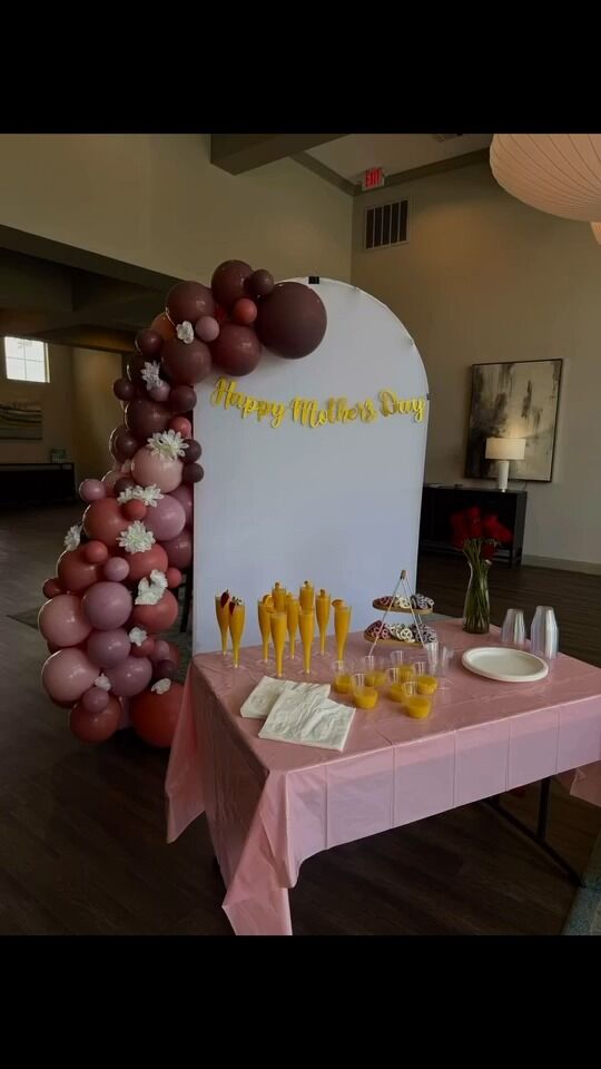 Thank you to all who celebrated the amazing mothers here at Renaissance at North Bend! We loved celebrating and appreciating all the moms out there. Happy Mother's Day from Renaissance at North Bend team. 🌷💐 #renaissanceatnorthbend #rnbapts #mothersday #mothersdaybrunch #rampartnersllc